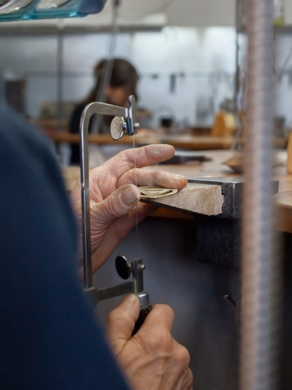 Individuelle Schmuckstücke entstehen in der coopgold Schmuckwerkstatt Berlin in Goldschmiedekursen und Workshop