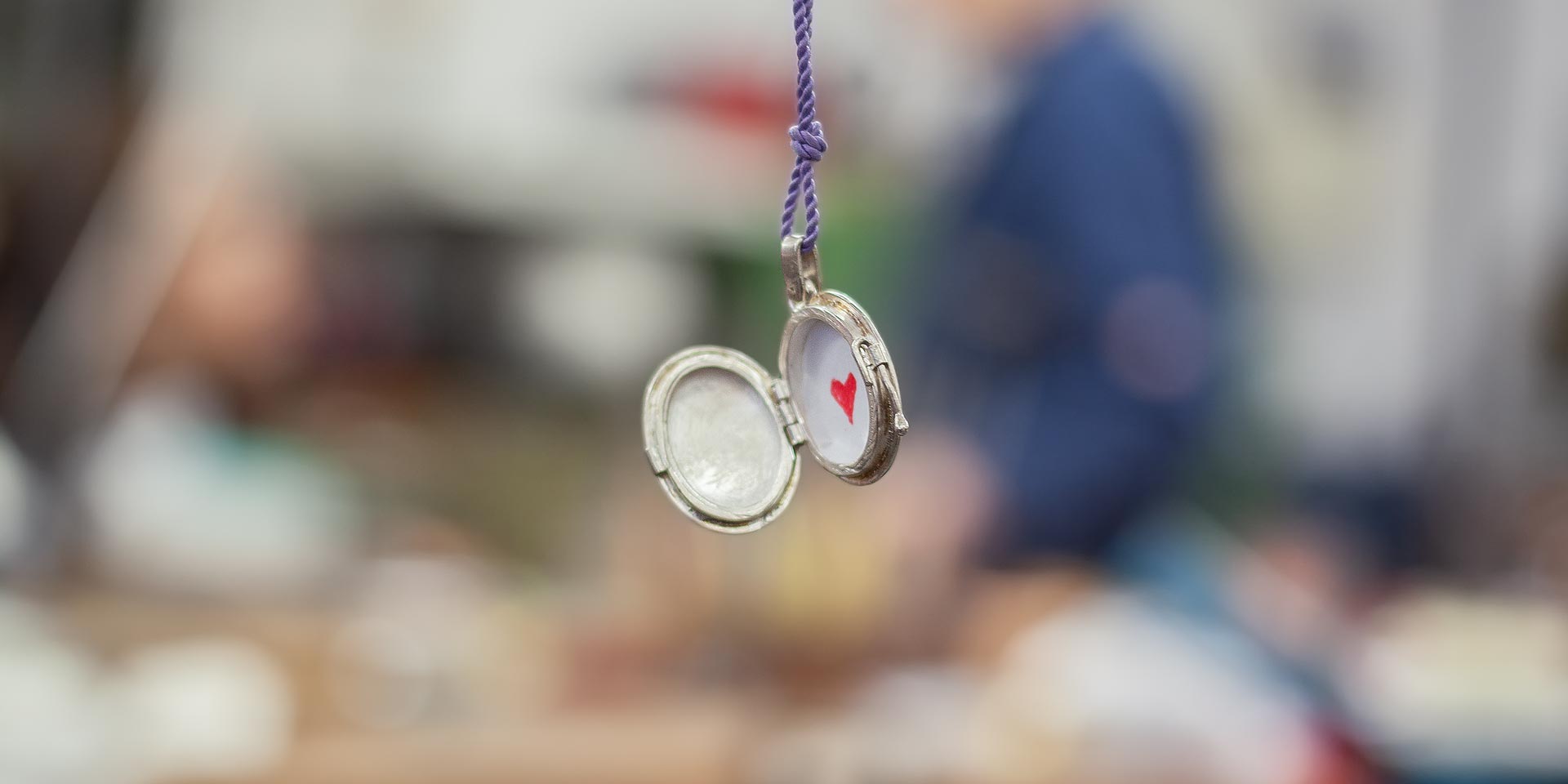 Handwerk in der coopgold Schmuckwerkstatt Berlin — Goldschmiedekurse und intensive Workshops für Anfänger und Fortgeschrittene