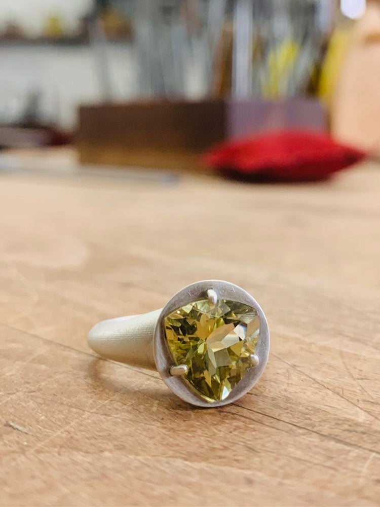 Mache deinen eigenen Ring in unsere Schmuckwerkstatt coopgold in Berlin — geeignet für Anfänger und Goldschmiede