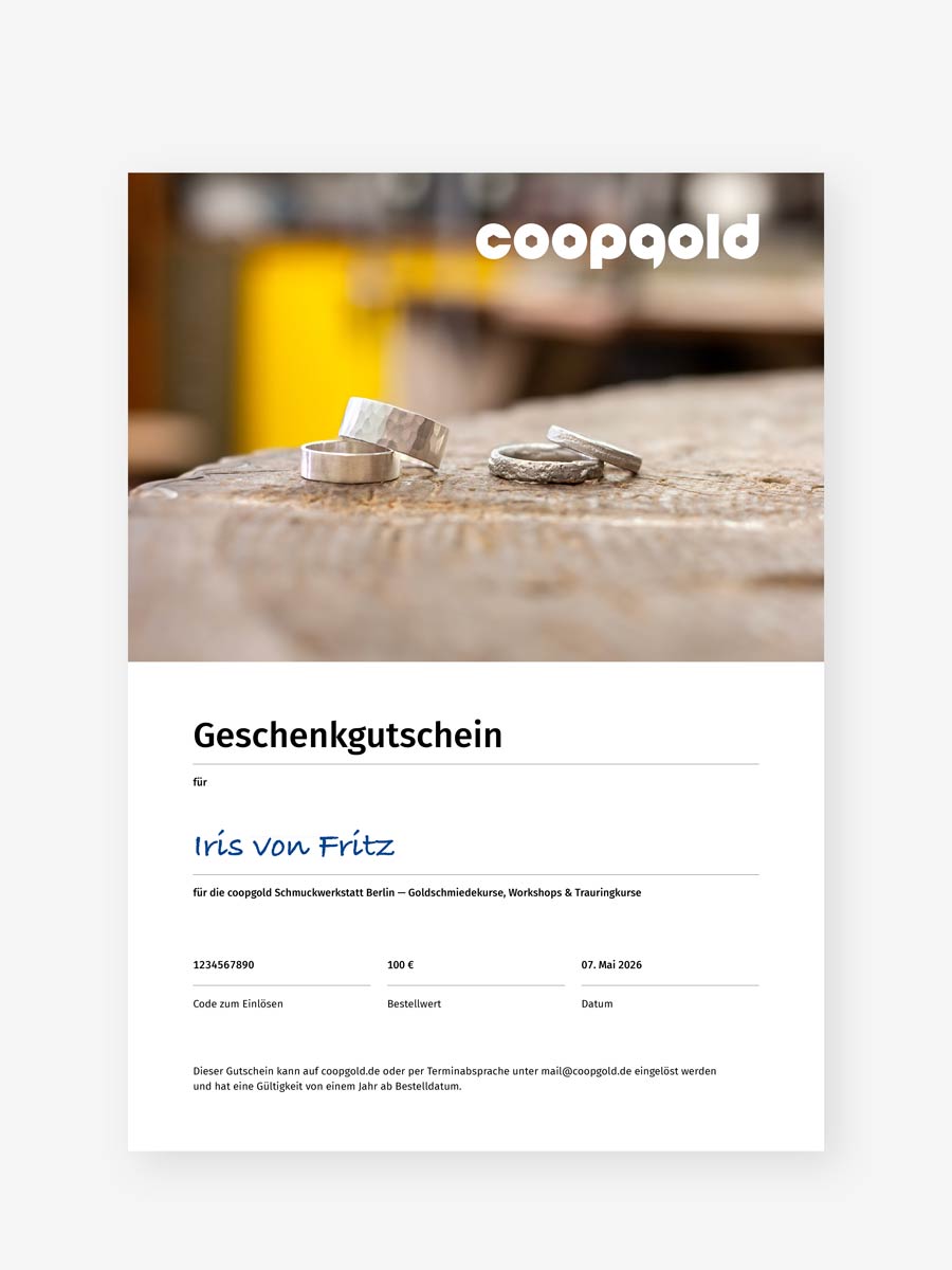 Gutschein für Goldschmiedekurse und Workshops verschenken — Schmuck selber machen, gestalten und individuelle Stücke in der Werkstatt von coopgold in Berlin anfertigen.
