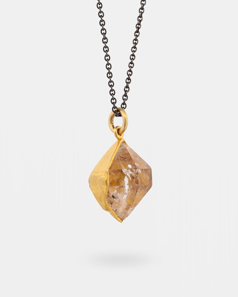 Handgefertigtes Collier aus 750 Gold in der coopgold Schmuckwerkstatt Berlin präsentiert von Goldschmied Manuel Fritz