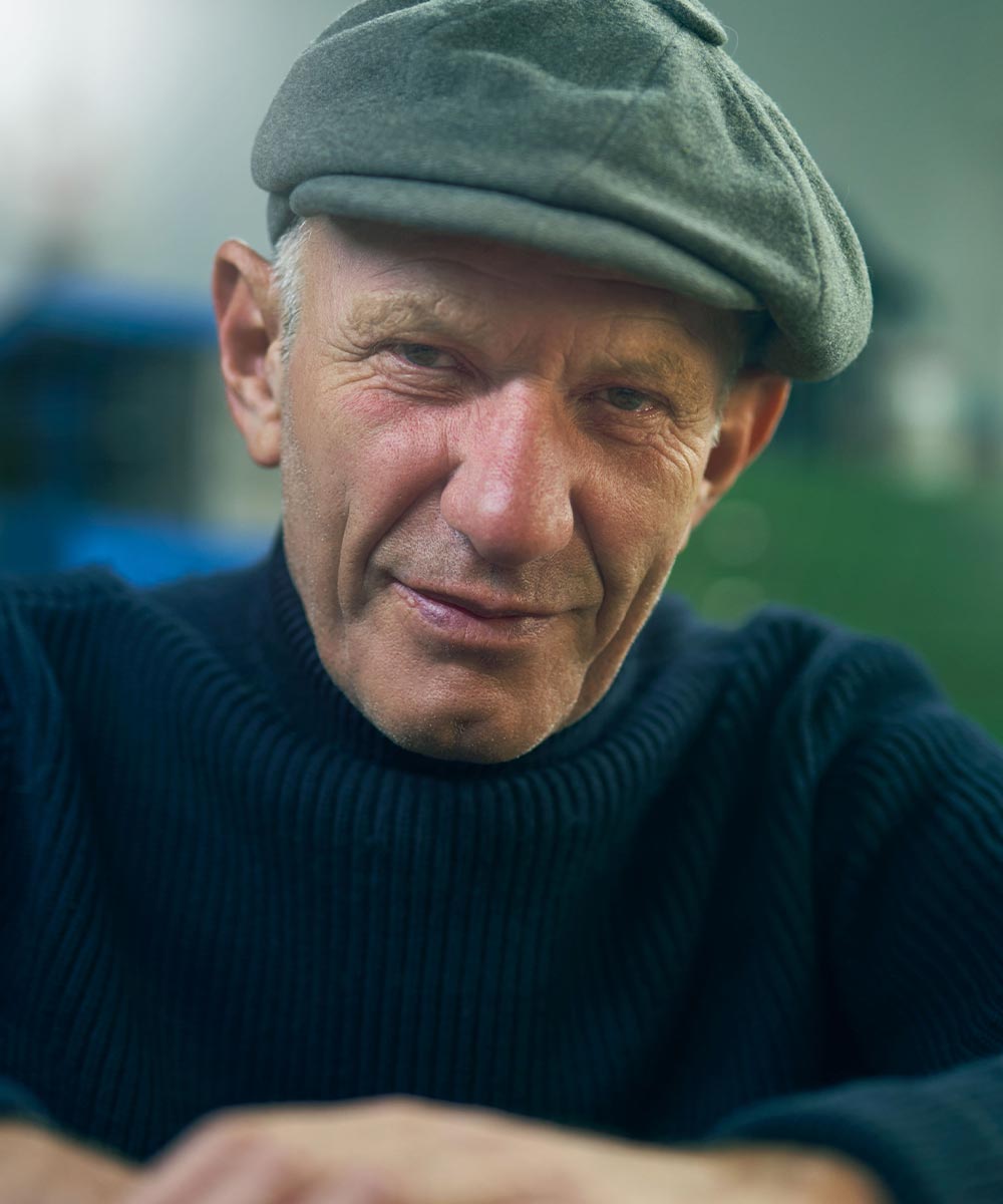 Goldschmied und Gründer Manuel Fritz in der coopgold Schmuckwerkstatt Berlin im Aufbau Haus am Moritzplatz