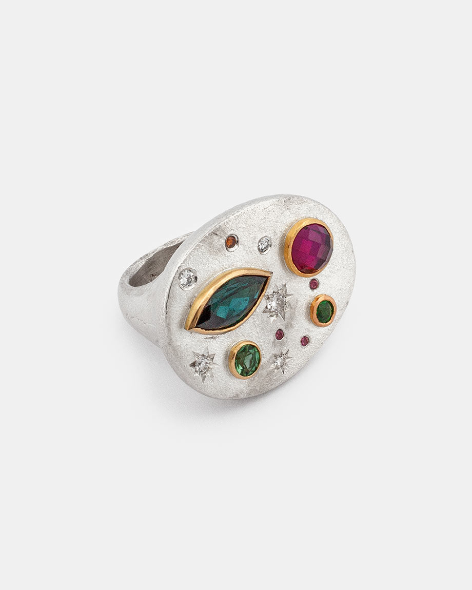 Handgefertigter Ring mit Diamanten von Goldschmied Manuel Fritz in der coopgold Schmuckwerkstatt Berlin