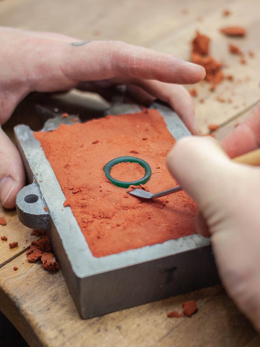 Eheringe individuell gestalten im Trauringkurs mit Sandguss in der coopgold Schmuckwerkstatt Berlin — DIY Schmuck aus Silber und Gold