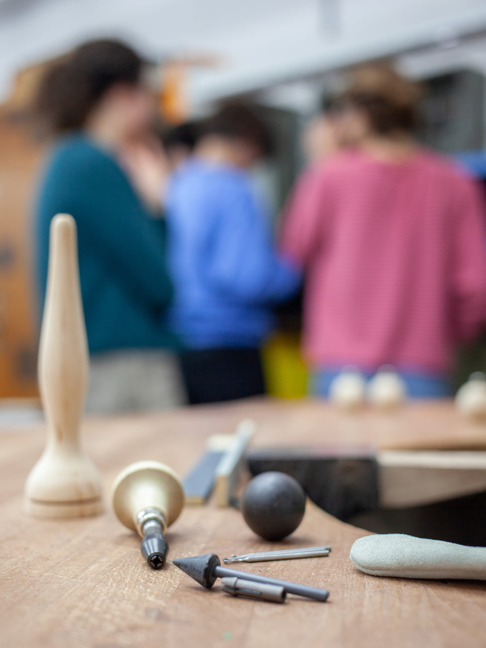 coopgold Berlin Schmuckwerkstatt — Workshop Edelsteinfassen Steine selber setzen und Schmuck gestalten mit Bianka