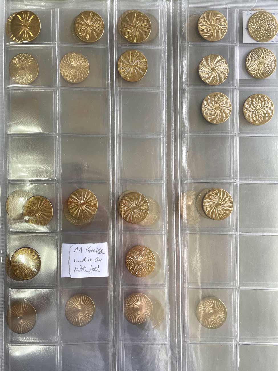 Musterbeispiele aus dem DIY Workshop Guillochieren mit Frieda Dörfer in der coopgold Schmuckwerkstatt Berlin