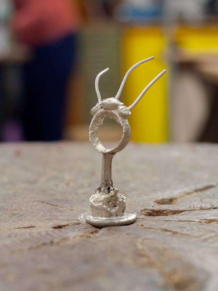 Handgefertigter Schmuck im Workshop Sandguss bei coopgold Schmuckwerkstatt Berlin — Silber gießen selber lernen