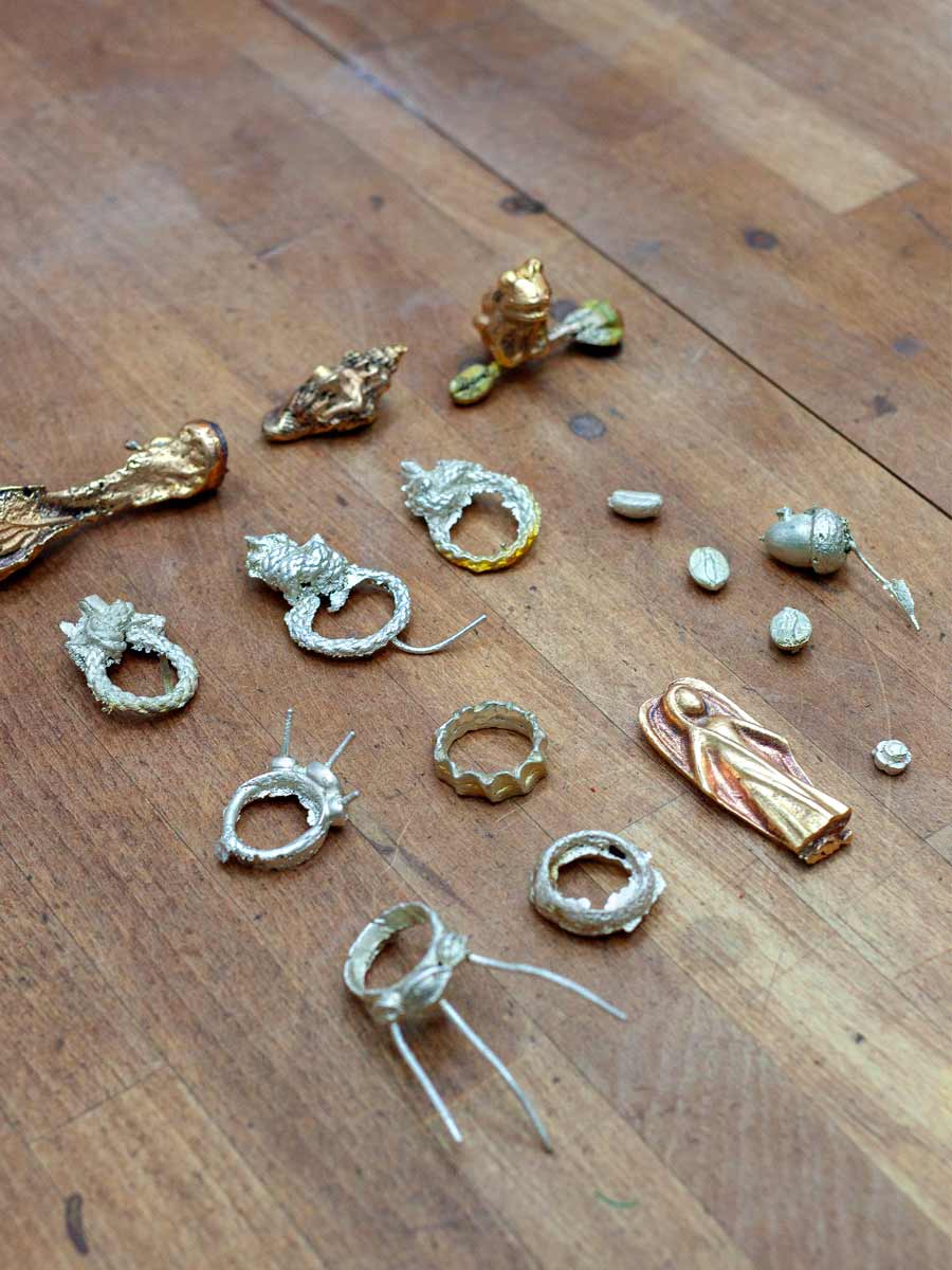 Workshop Sandguss in der coopgold Schmuckwerkstatt Berlin — Schmuck selber gestalten und Silber oder Bronze gießen in Handarbeit