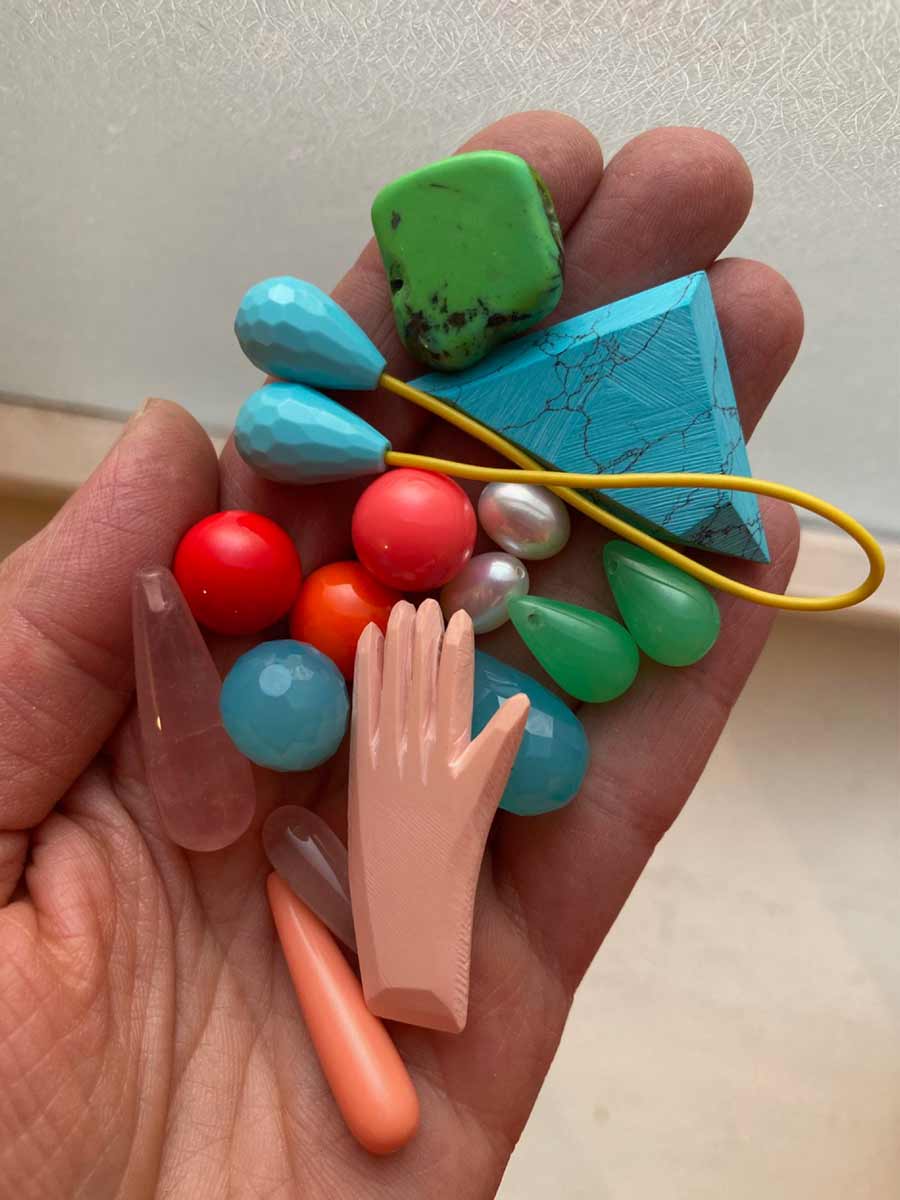 Detail aus dem Workshop Schmuck-Geschichten mit Denise Reytan in Berlin bei coopgold in Kreuzberg — Schmuck selber machen in der Schmuckwerkstatt