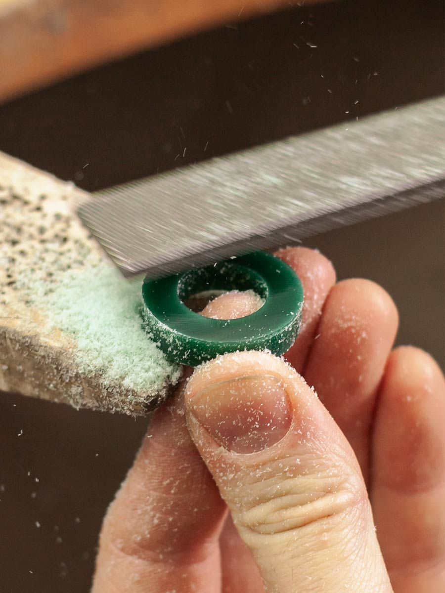 Workshop Wachsschnitzen und Sandguss in der coopgold Berlin — Schmuckgestaltung von der Wachsform bis zum Guss